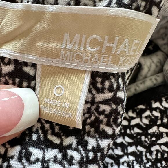 Michael Kors Houndstooth Dress Size 0 mini fit and flare short sleeve zip up - Picture 5 of 6